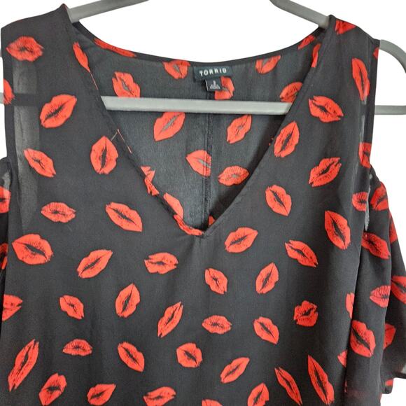 Torrid Top V Neck Blouse Womens 2X Black Red Lip Print Cold Shoulder Blouse - Picture 2 of 10